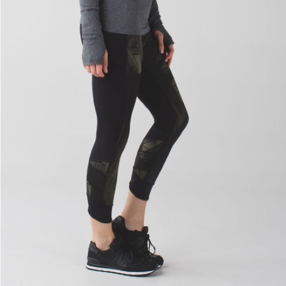 Lululemon Fresh Mesh Run Crop Sz 4 - Picture 2 of 16